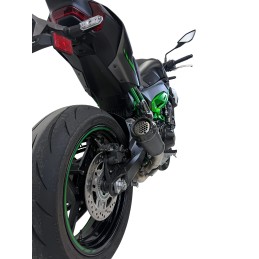 Silencieux Termignoni racing TITANE NOIR - CARBONE  pour Kawasaki Z 900 2024-2025, vue moto 3/4 arrière Silencieux Termignoni racing TITANE NOIR - CARBONE  pour Kawasaki Z 900 2024-2025, vue moto 3/4 arrière